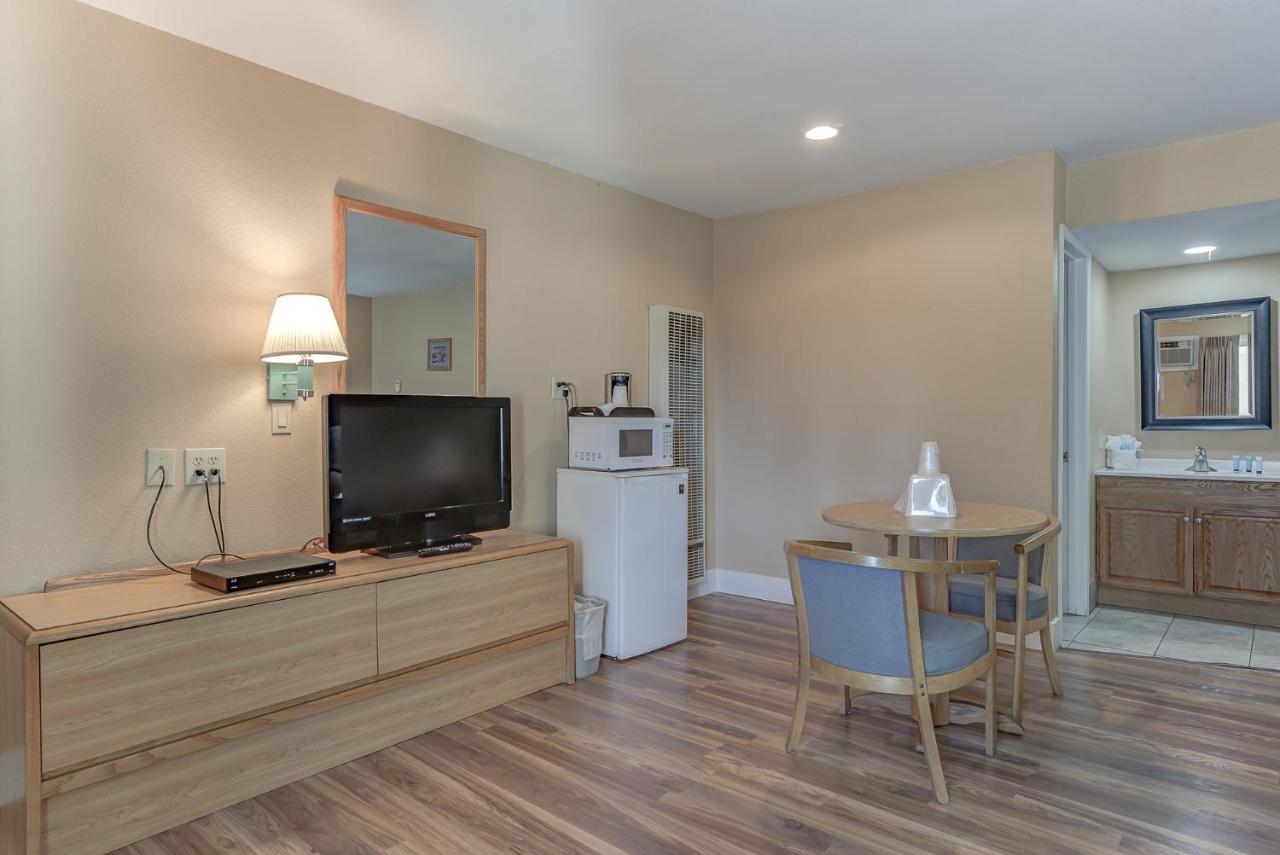 Shasta Pines Motel & Suites Burney Εξωτερικό φωτογραφία