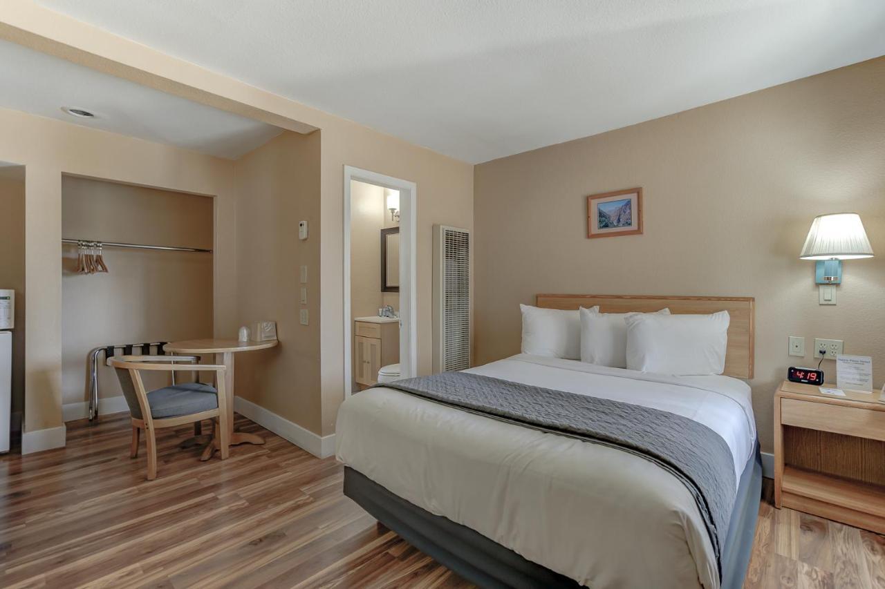 Shasta Pines Motel & Suites Burney Εξωτερικό φωτογραφία