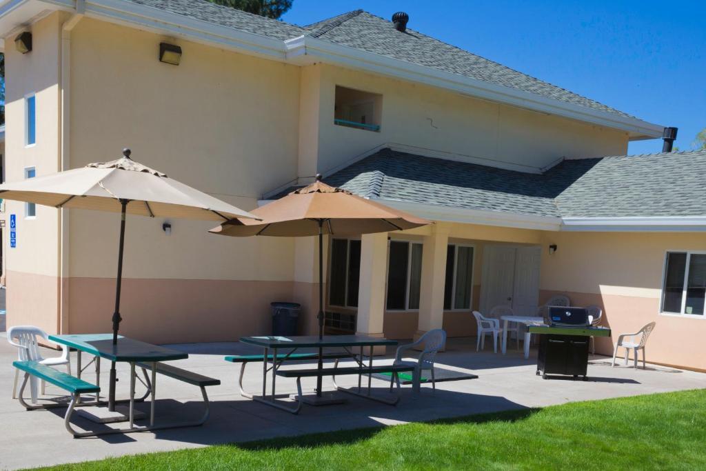 Shasta Pines Motel & Suites Burney Εξωτερικό φωτογραφία