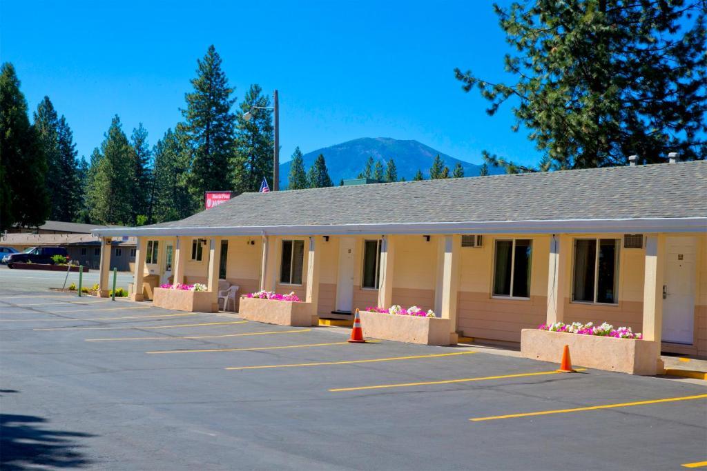 Shasta Pines Motel & Suites Burney Εξωτερικό φωτογραφία