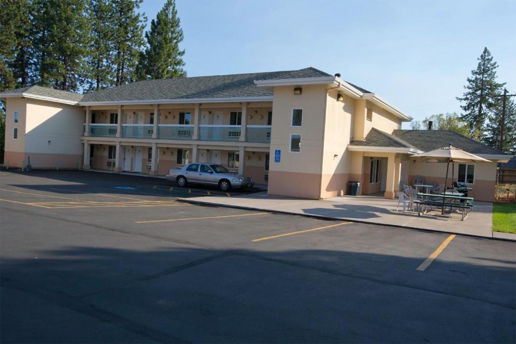 Shasta Pines Motel & Suites Burney Εξωτερικό φωτογραφία