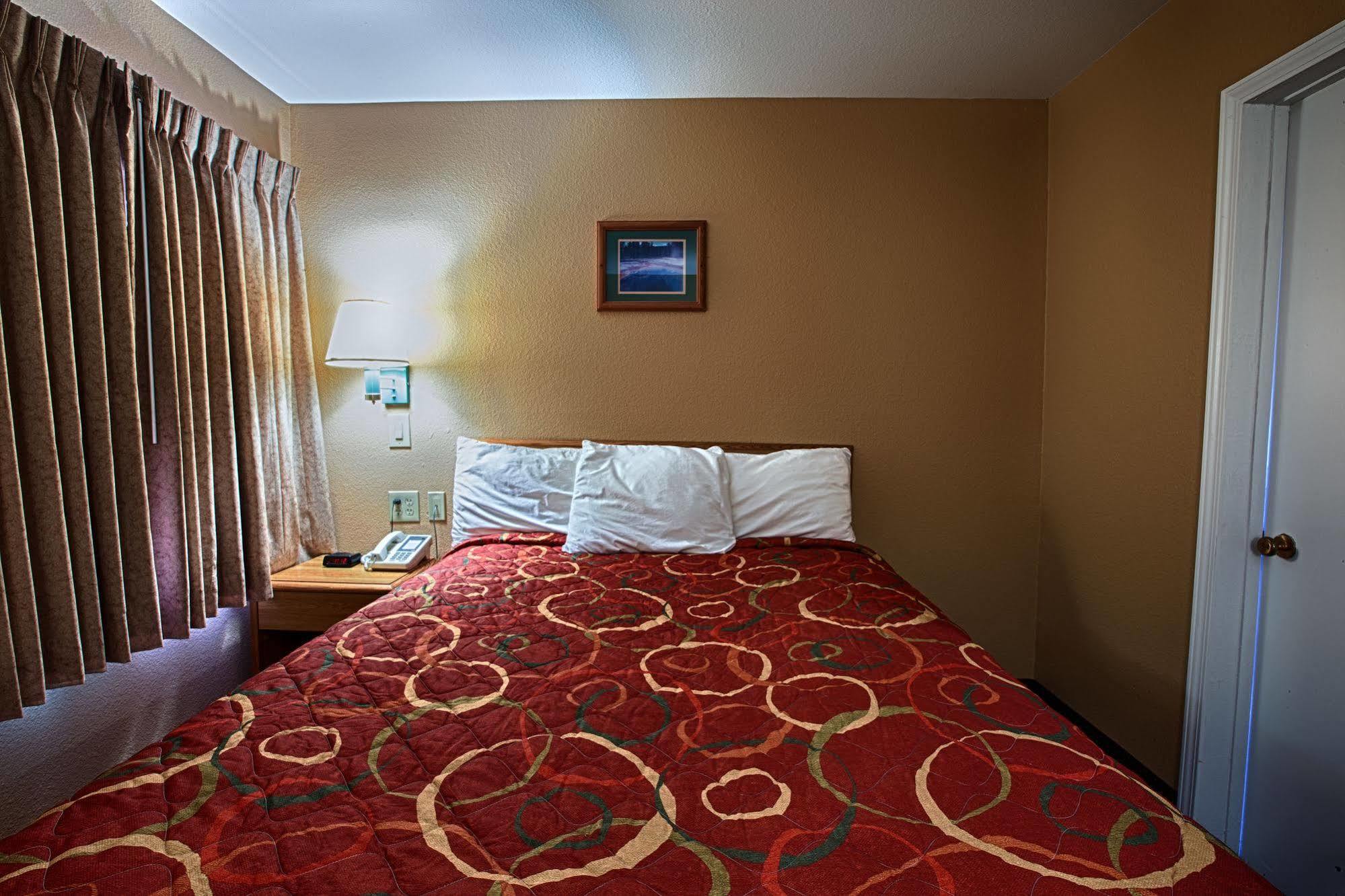 Shasta Pines Motel & Suites Burney Εξωτερικό φωτογραφία