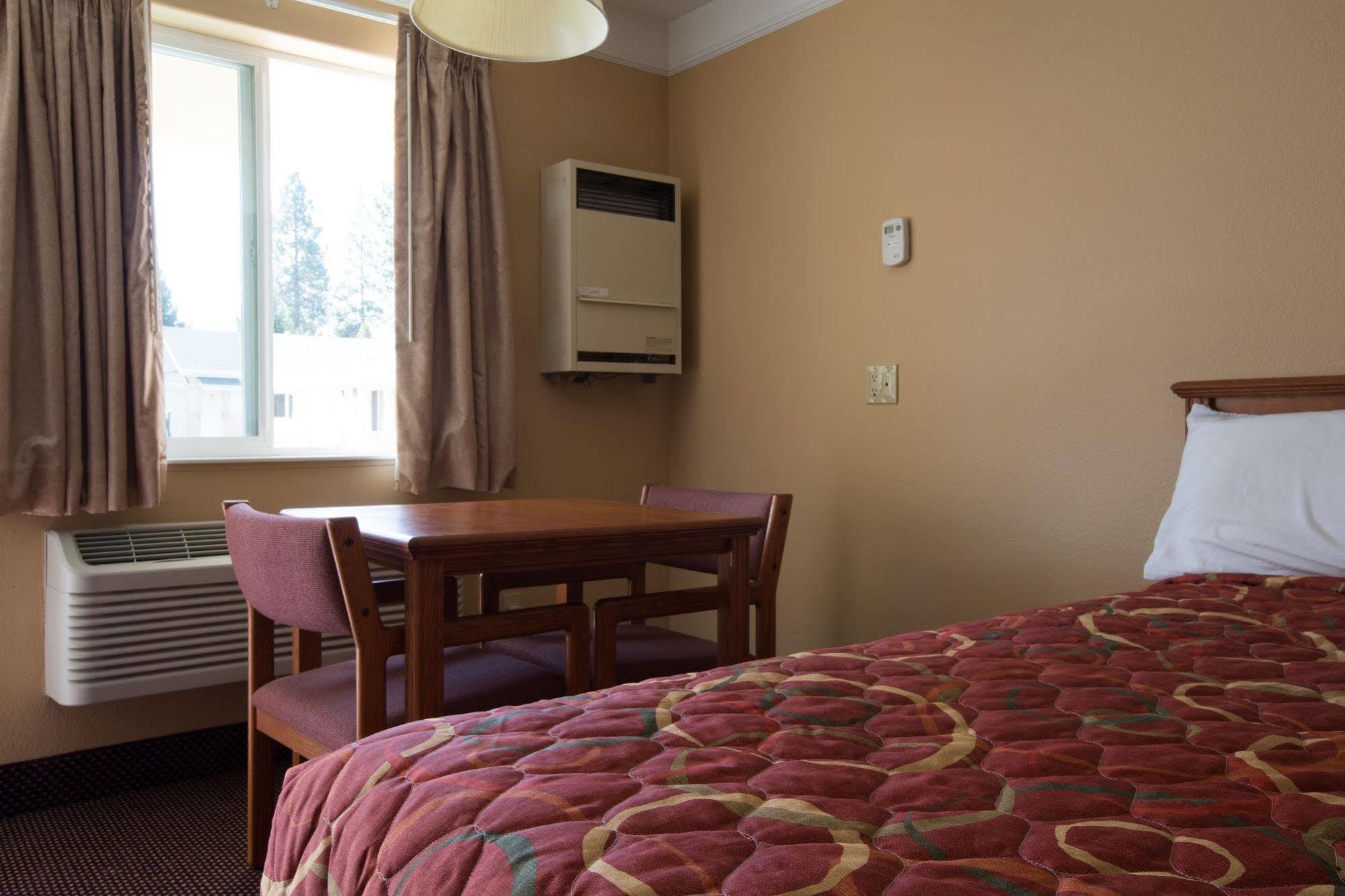 Shasta Pines Motel & Suites Burney Εξωτερικό φωτογραφία